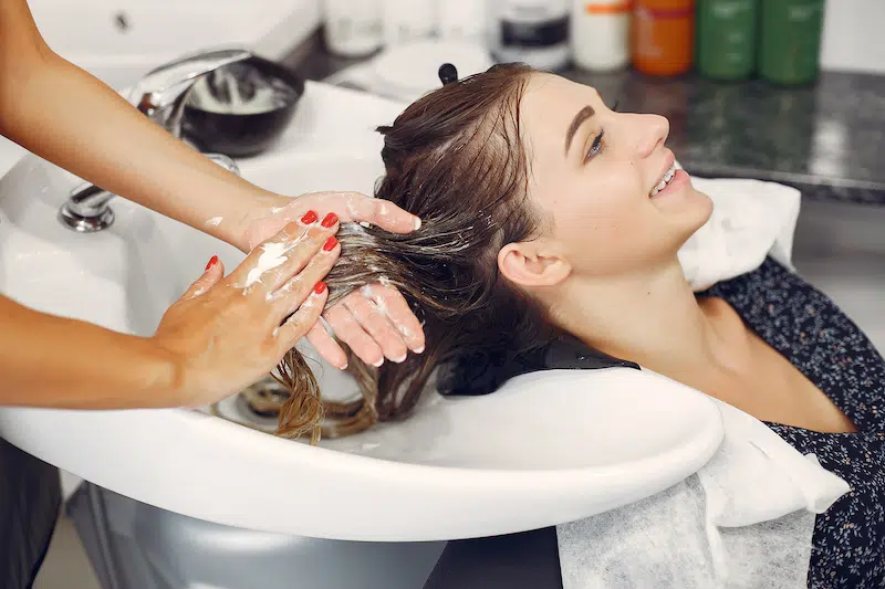 woman-washing-head-hairsalon.jpeg